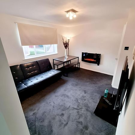 Sleek & Stylish - E15 Apartment With Parking Лондон Екстериор снимка