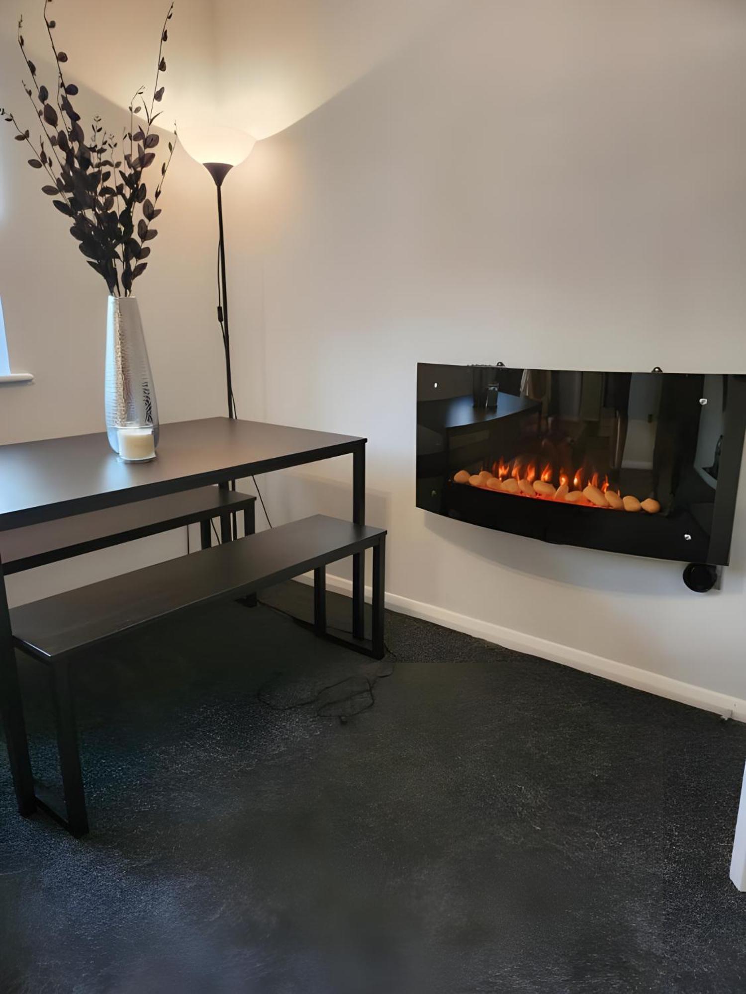 Sleek & Stylish - E15 Apartment With Parking Лондон Екстериор снимка